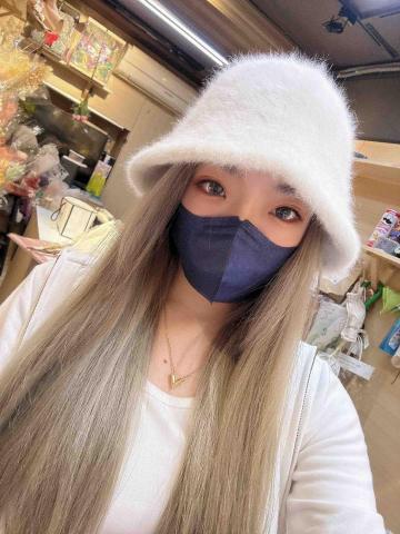 提供除毛服務的專家白白