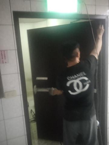 力登不銹鋼工程行 - 防火門按裝