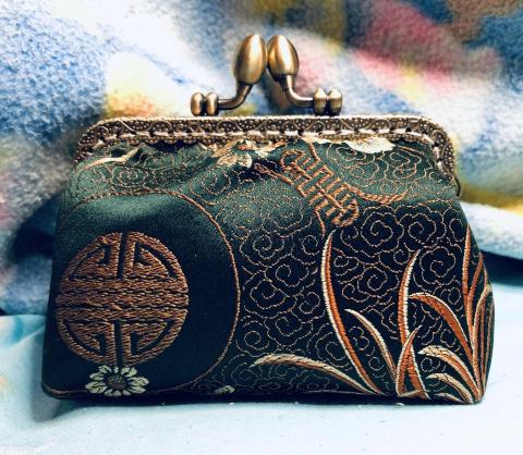 陳筠 - 手縫復古口金包
https://www.facebook.com/groups/996445710756353