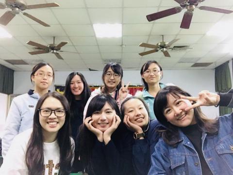 林芸彤（化學理化家教） - 畢業的學生回母校找我聊大學生活