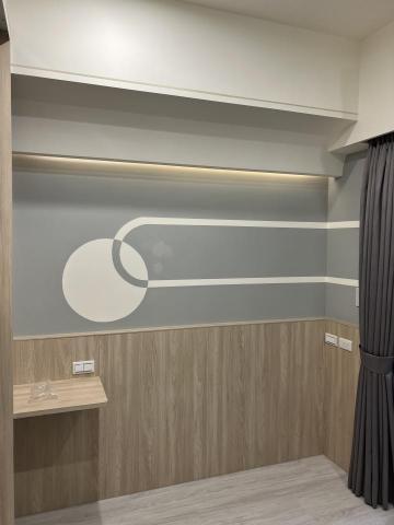 林麒德 - 房間床頭牆面