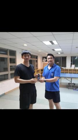 張敬彬 - 小傑本身是桌球愛好者，學生時期打過桌球，但為了再度重拾球拍來上課，經過5堂扎實的基礎訓練，發現打球的穩定度大幅提升
