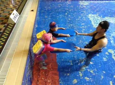 曾法融 - 3歲小朋友游泳教學