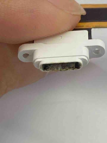 Chris維修 - 平板尾插變形