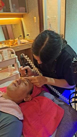 Ailsa科學美容教學 - 台中本店美術館店教學水飛梭