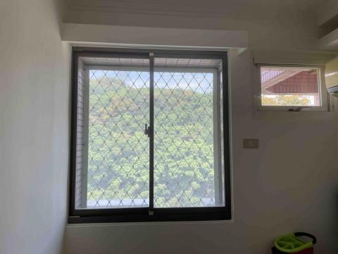 窗簾安裝 - 安裝前（臥房1）70%遮光窗簾+手拉軌道（窗簾盒）