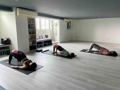 MindfulFlow Space 息之間 - Pilates 墊上 w/ mini ball