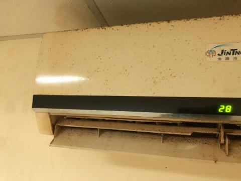 大拇哥冷氣清潔 - 髒..
