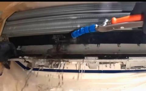 詹宗元 - 冷氣機清洗中 詹宗元 - 冷氣機清洗中