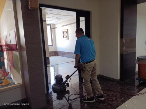 李詩榮 - 梯廳地板機洗