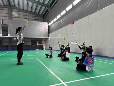 🫧陳筱芬 | 羽球教練🏸 - 教學示範