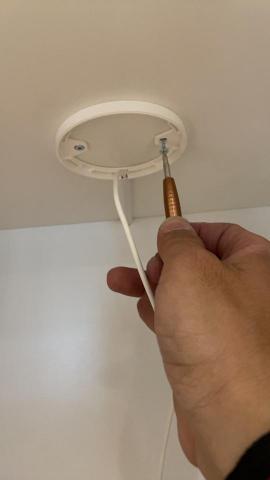 黃文 - 聚光燈（櫃內燈）施工安裝