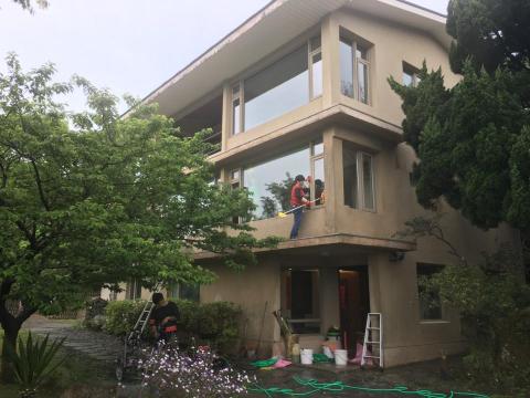 旭哥職人專業清潔 - 透天外牆高壓機清洗+洗玻璃窗