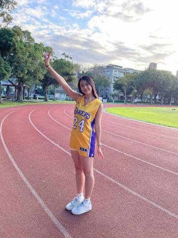 劉書妤 - 多項運動專長 舞蹈類：爵士舞、拉丁有氧、mv 舞蹈慢動作教學