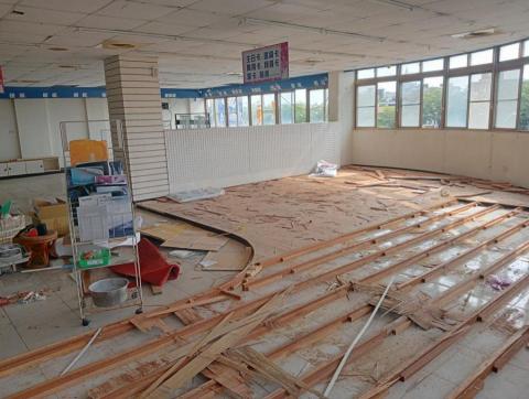 鴻升工程 - 岡山區書局地板與隔間拆除工程 鴻升工程 - 岡山區書局地板與隔間拆除工程