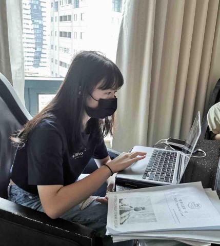 廖郁涵 - 在SK2擔任托福助教，線上指導50多名台灣大學生及畢業生托福口說技巧