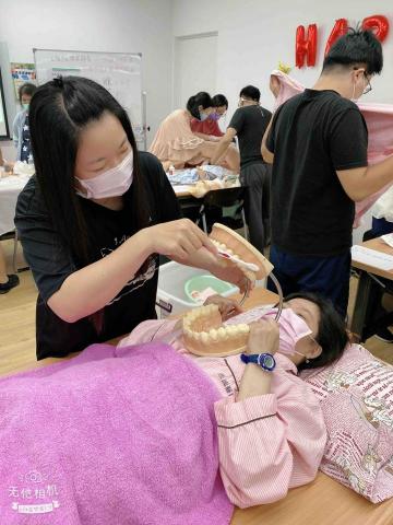 葉葉居家照顧服務 - 照顧服務員