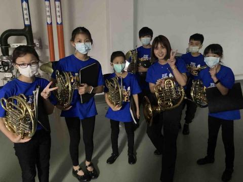 陳亭云 - 與孩子們一起演出