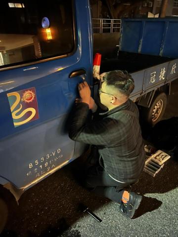 大台北開鎖班 - 半夜小貨車開鎖