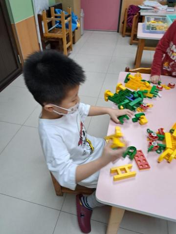 芝芯個人工作室（開放全天接案，預約時段可參考日曆） - 幼兒園積木教學