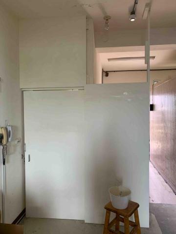 六任 室內裝修工程 - 樓梯軌道拉門