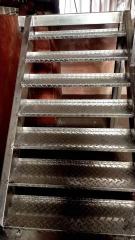 賴先生 - 鐵樓梯