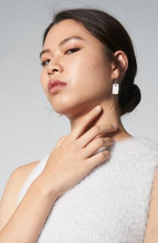 Christine 劉懿萱 - 廣告商品拍攝