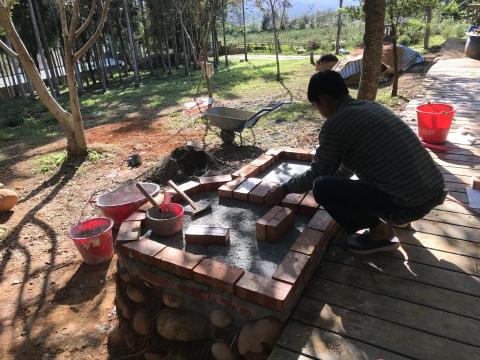 劉師傅 居家泥作 - 【自然建築 特殊工法】-用水泥及紅磚打造戶外材燒窯