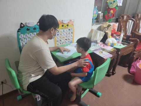 黃柏翔 - 此圖為實際帶小朋友伴讀的現場