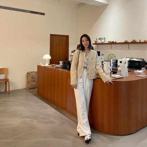 提供美髮剪刀服務的專家Yu Jun Lin