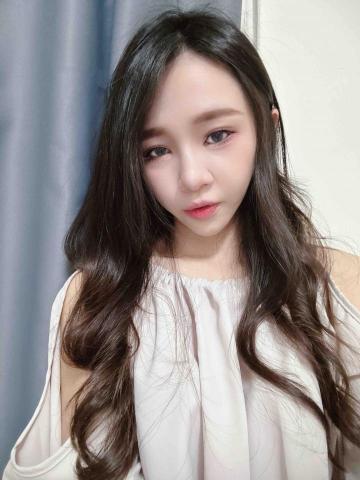 提供妝髮服務的專家Vina