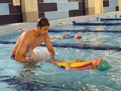 獺實俱樂部（家濬教練） - 仰式打水練習