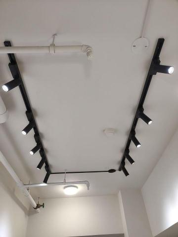 AURA HOME REPAIR STUDIO - 新成屋客廳輕工業風遙控軌道燈佈軌安裝 AURA HOME REPAIR STUDIO - 新成屋客廳輕工業風遙控軌道燈佈軌安裝