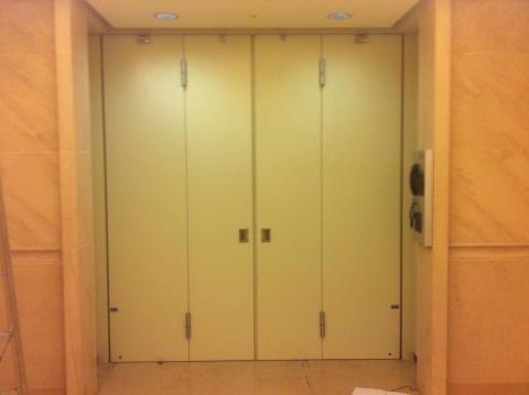 周致立 - 國泰人壽大樓 四合一 雙對 雙開 自動摺疊門