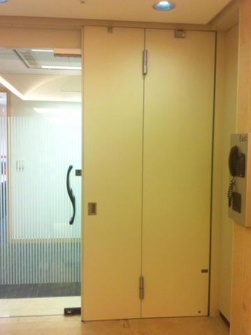 周致立 -  單邊雙扇 摺疊門板收起來隱藏於牆面