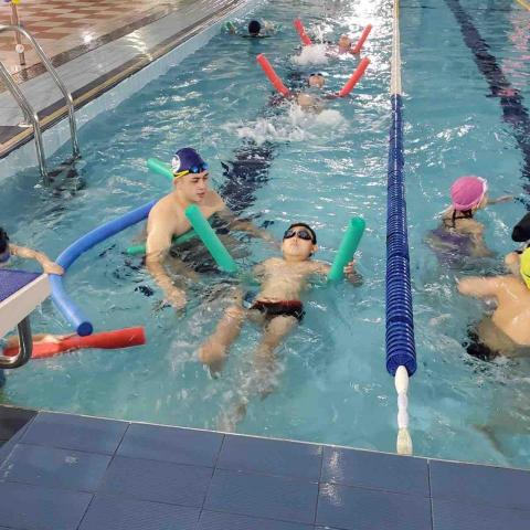 獺實俱樂部（家濬教練） - 仰式打水練習