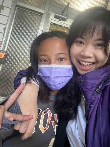 林忻璐 - 北醫山地醫療服務團出隊時帶育樂營的小孩