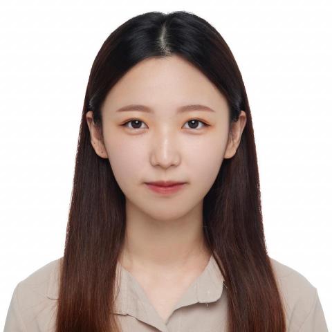 提供總機服務的專家鄧雅馨