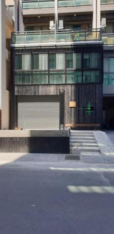 鳴翔木作 - 名稱:餐酒館
店面坐落在關心路內外都採用大量燒杉和鐵件做處理，在新竹餐飲業競爭激烈的地區別墅一格，能一邊欣賞美食一邊感受特別的氛圍