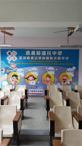 廣誠環保企業社 - 學校桌椅拆除