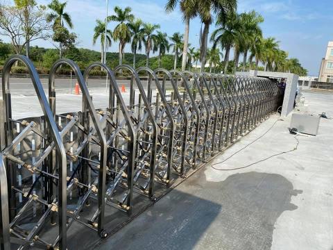 松林鐵工廠 - 電動伸縮門