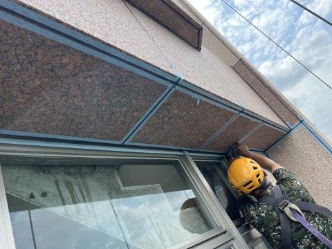 晃翎有限公司 - 外牆矽利康施工