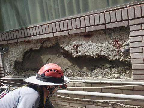 徐旻成 - 外牆磁磚隆起敲除泥作修繕