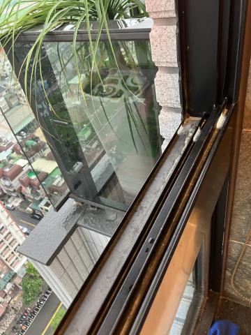 潔優居家清潔🧹小羽 - 圖1窗溝未清潔