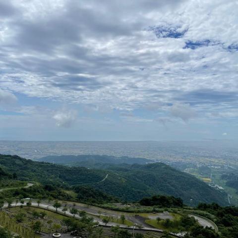 提供中古三噸半貨車服務的專家林合璟