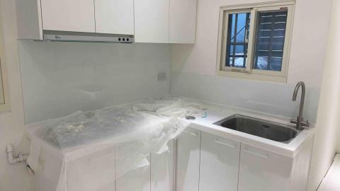 莊子緯 - 廚具玻璃安裝