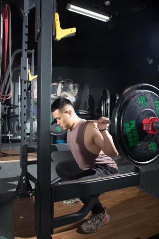 私人健身教練 - 深蹲 世上最棒的三個動作之一 私人健身教練 - 深蹲 世上最棒的三個動作之一