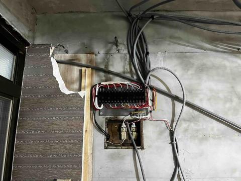 小閔 - 全室抽換線新增迴路及無溶絲開關