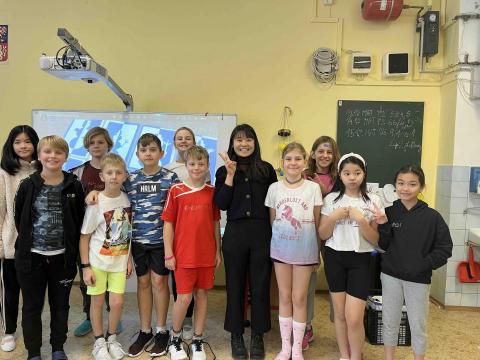 林妤慈 - 在捷克小學教書