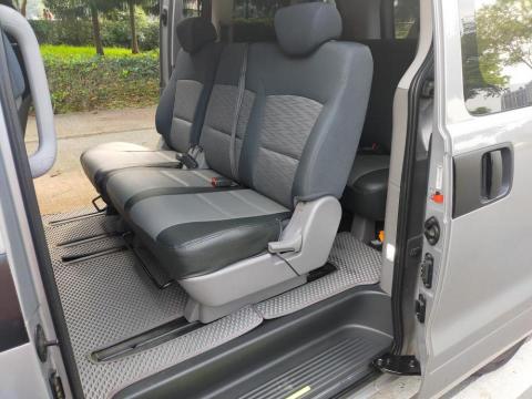 柏鴻騰 - 側門左右開方便老人小孩上下車 柏鴻騰 - 側門左右開方便老人小孩上下車